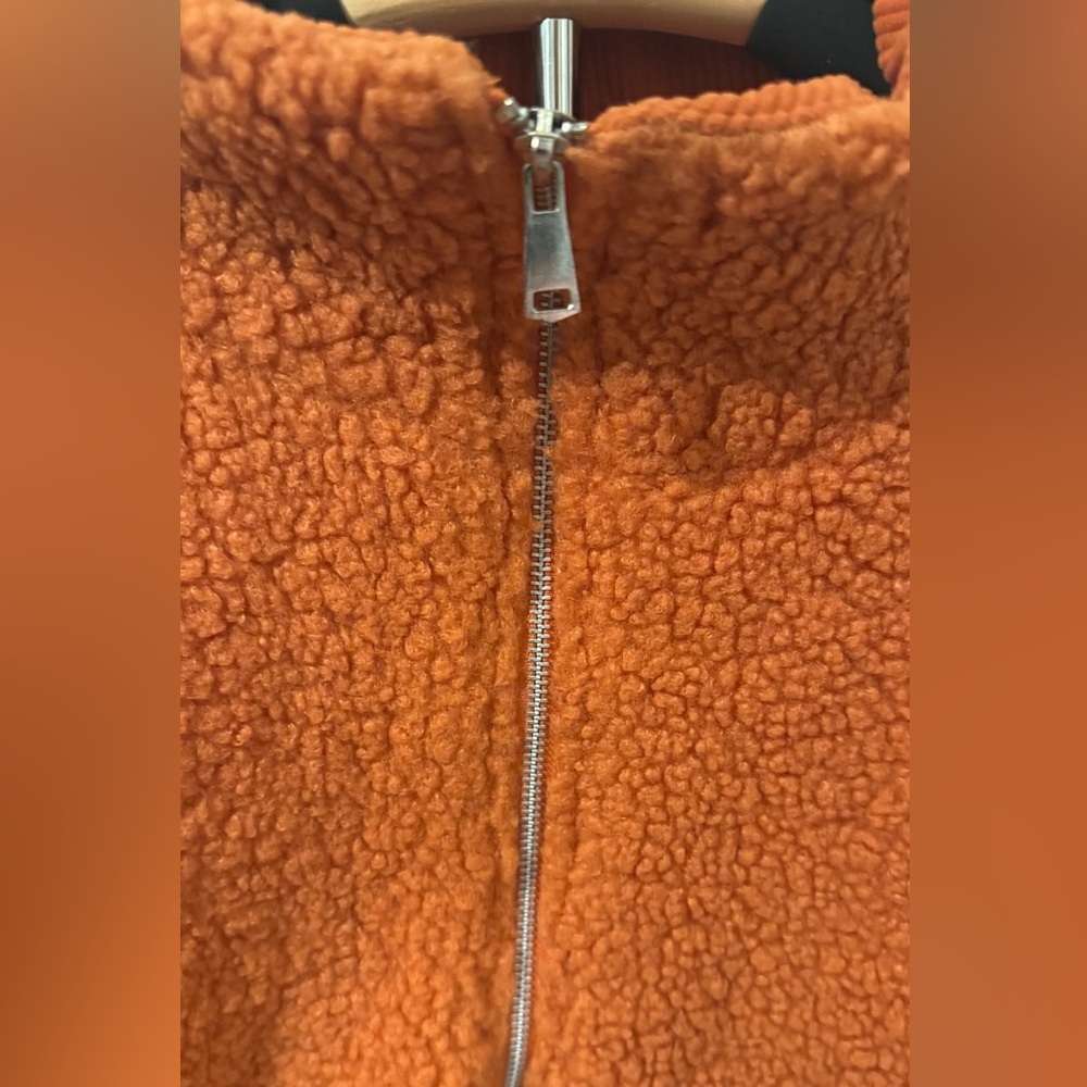 NWT Women’s Zip up Sherpa Jacket
Sizes SM/MED/LG - Picture 11 of 13